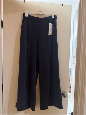 Lululemon softstreme pintuck wide leg pant
